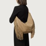 Borsa Hobo Peach Fringe a spalla in suede B02226PFG Biscotto - immagine 5
